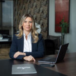 Andrea (49)